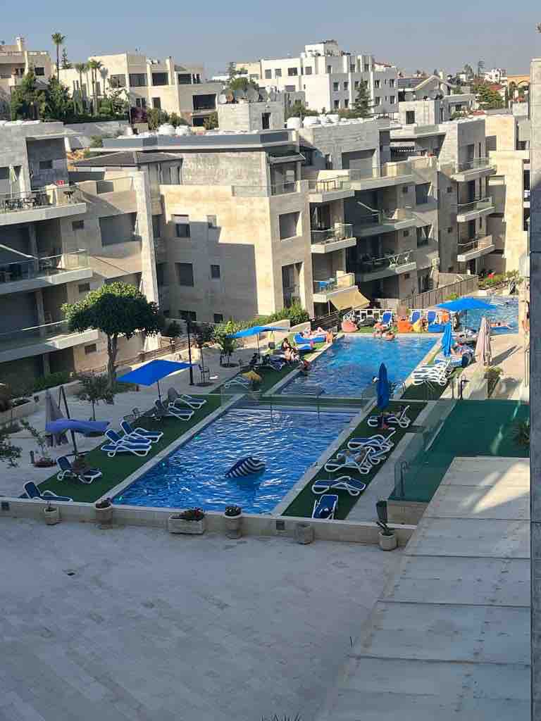 Abdoun宽敞的3床公寓，带3个泳池！