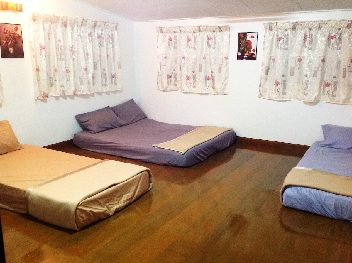 Family room in share house (Jonker Walk area）