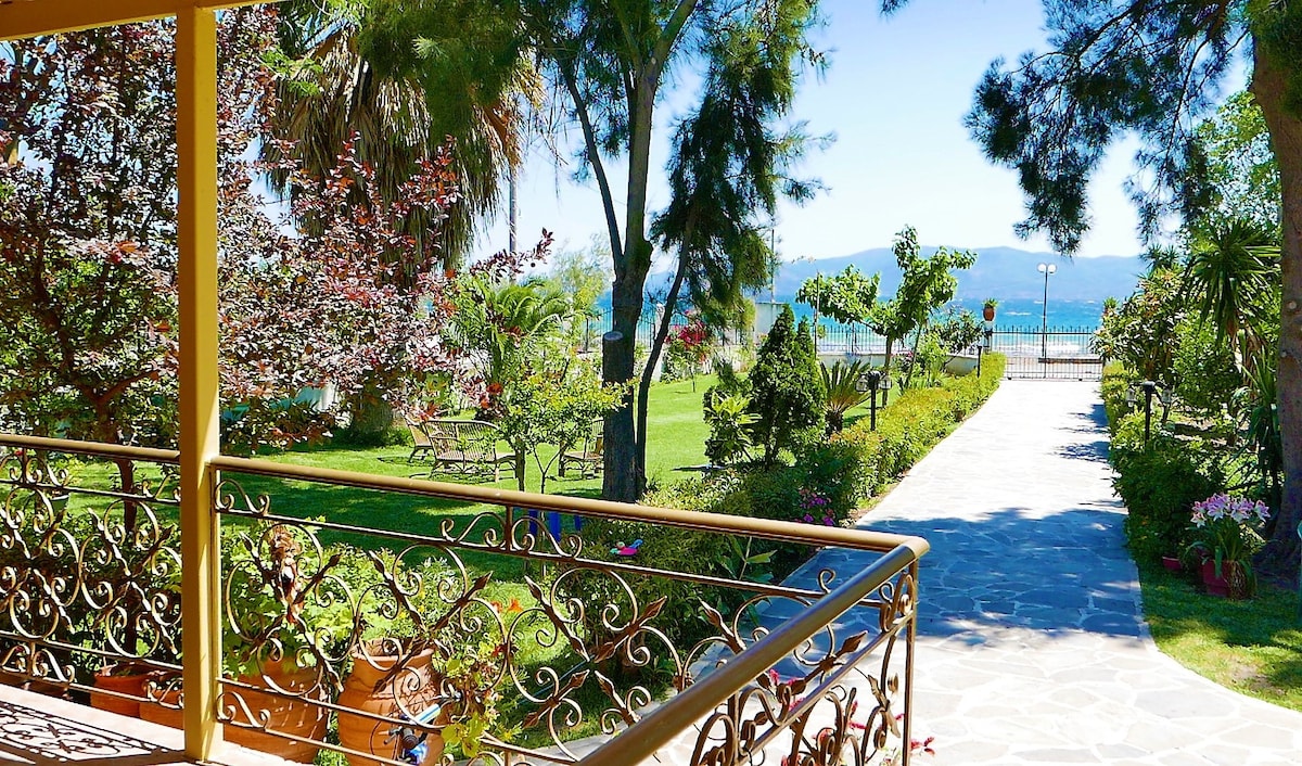 Amarynthos海滨度假屋，带花园
