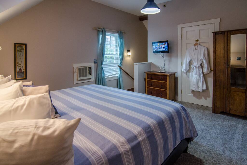 king room (2ff), heart of shelburne, breakfast!