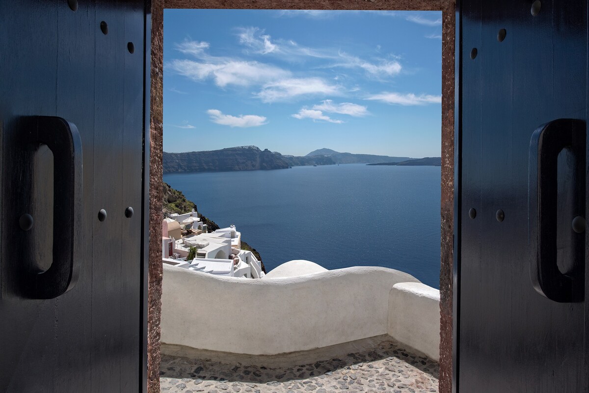 Aerie House in Oia