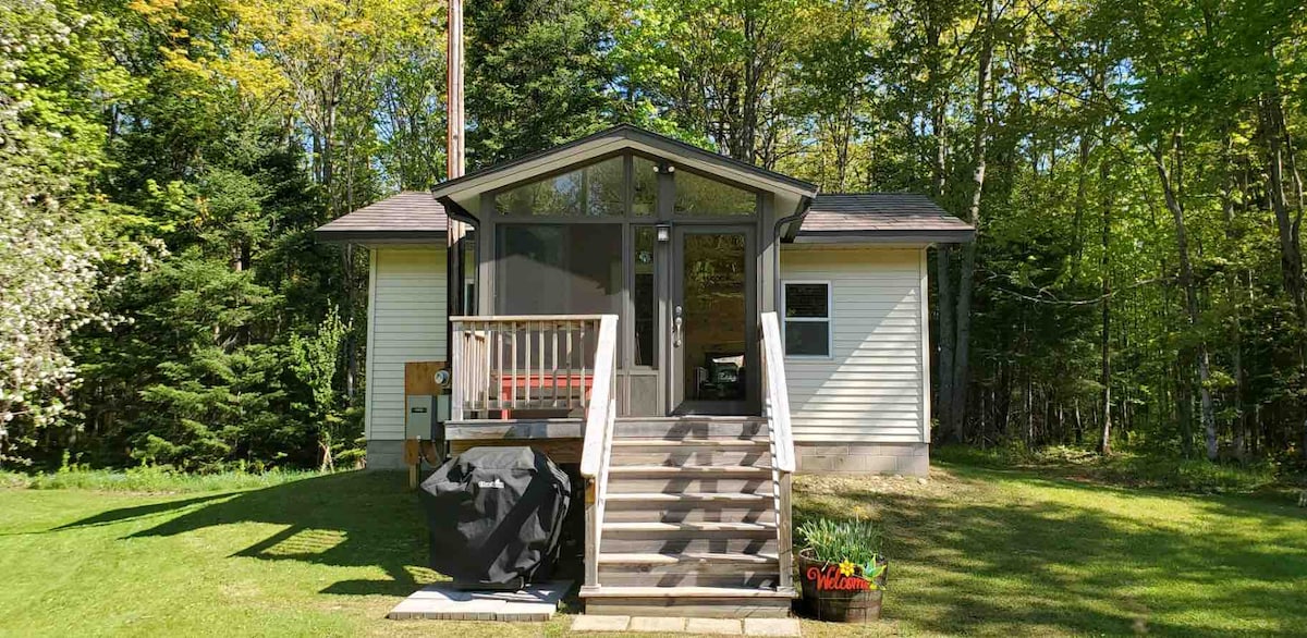 Hemlock Hideaway near Pictured Rocks!