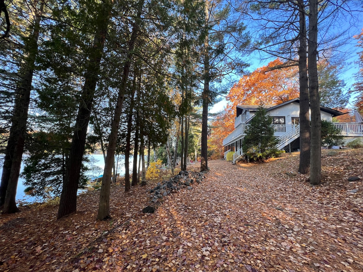 Muskoka Boho Lakehouse Family Retreat可供15人入住