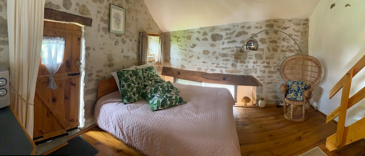 MR & MRS LODGE SAINT-SULPICE-LES-CHAMPS