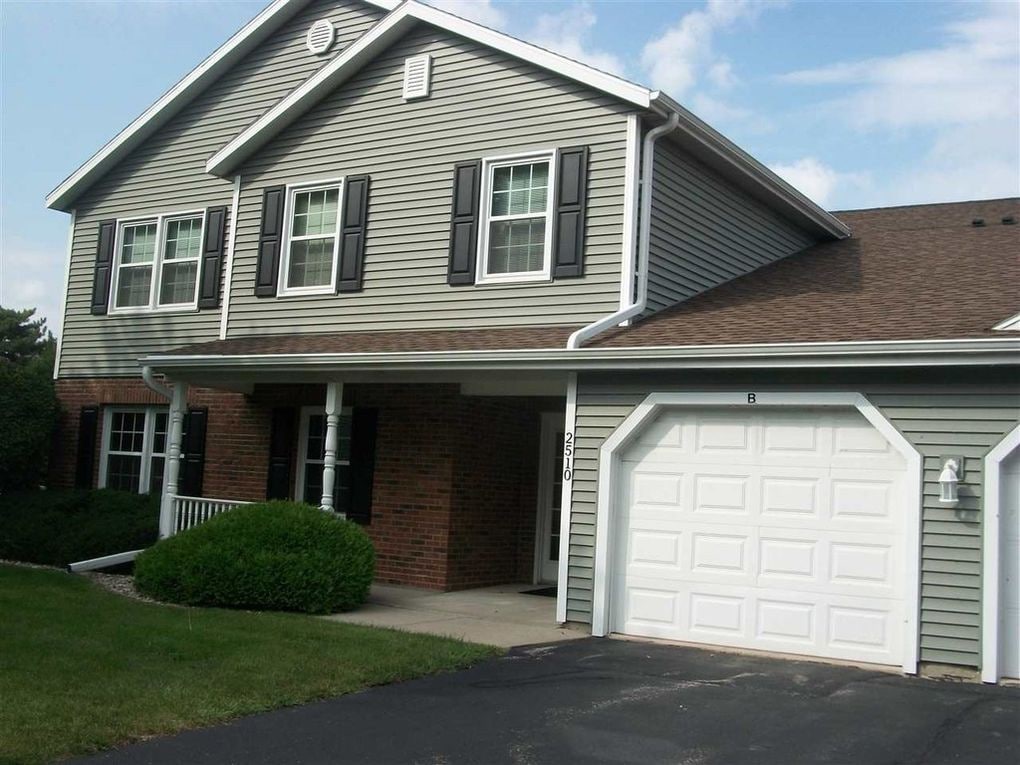 EAA Oshkosh Condo on golf course