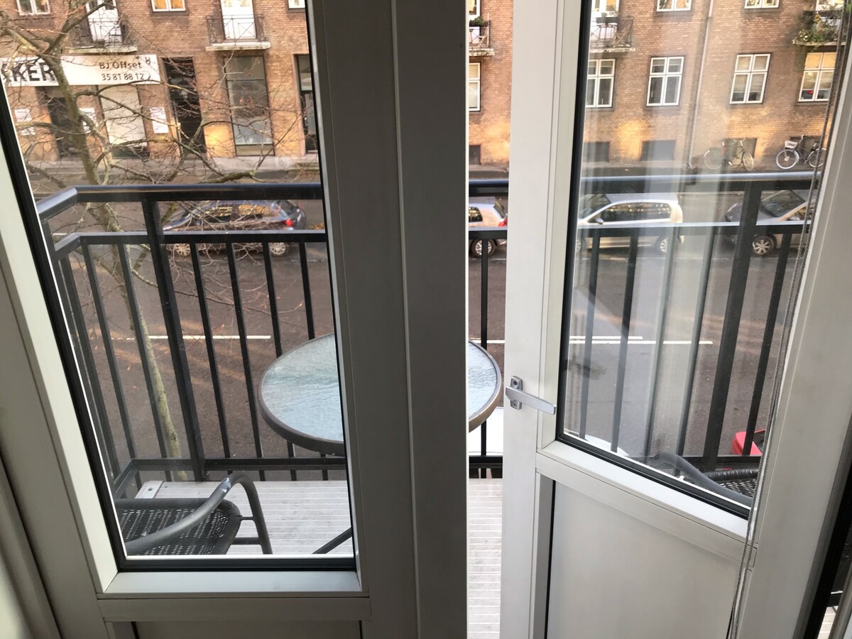 位于Nørrebro的明亮漂亮的公寓，带阳台