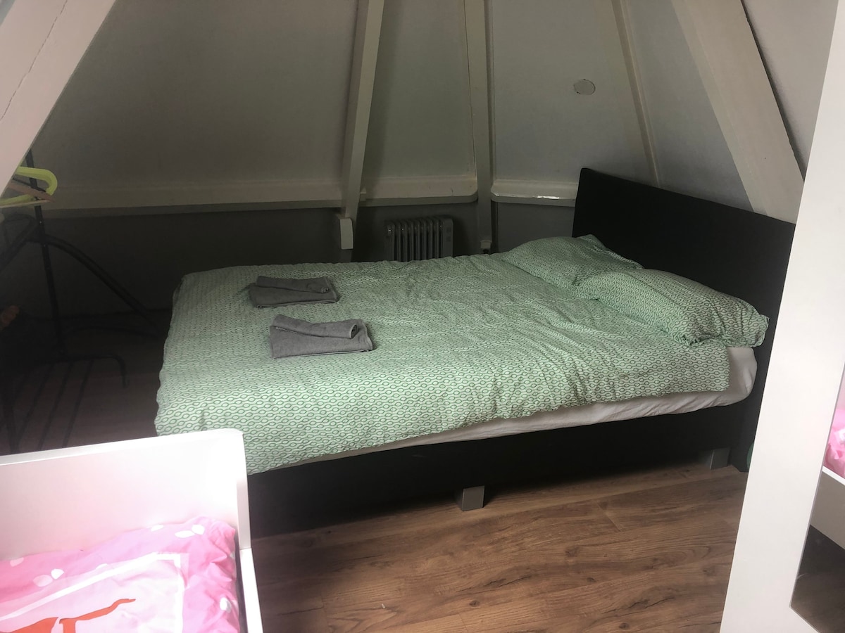 15mins to Amsterdam free parking Entire apartment