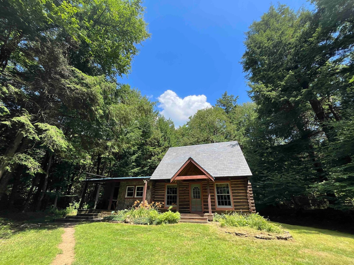 Hickory Creek Haven Creekside Log Cabin