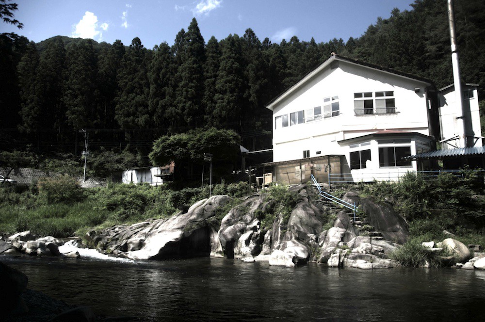 river hostel mixed dorm with free transportation