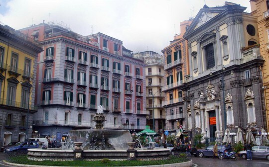 那不勒斯市中心放松身心（ Piazza Plebiscito ）