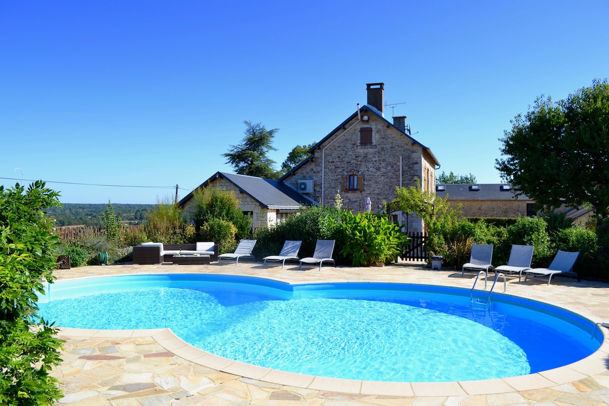 Beautifully renovated Farmhouse with private pool