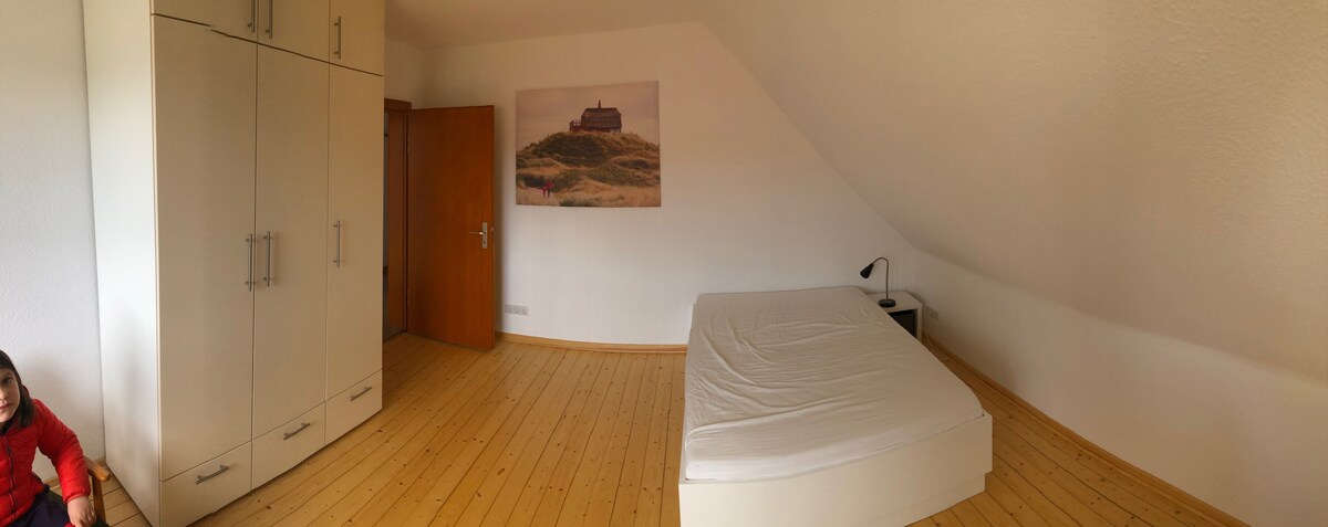 Nr. 2: Modernes helles Zimmer im Weserbergland