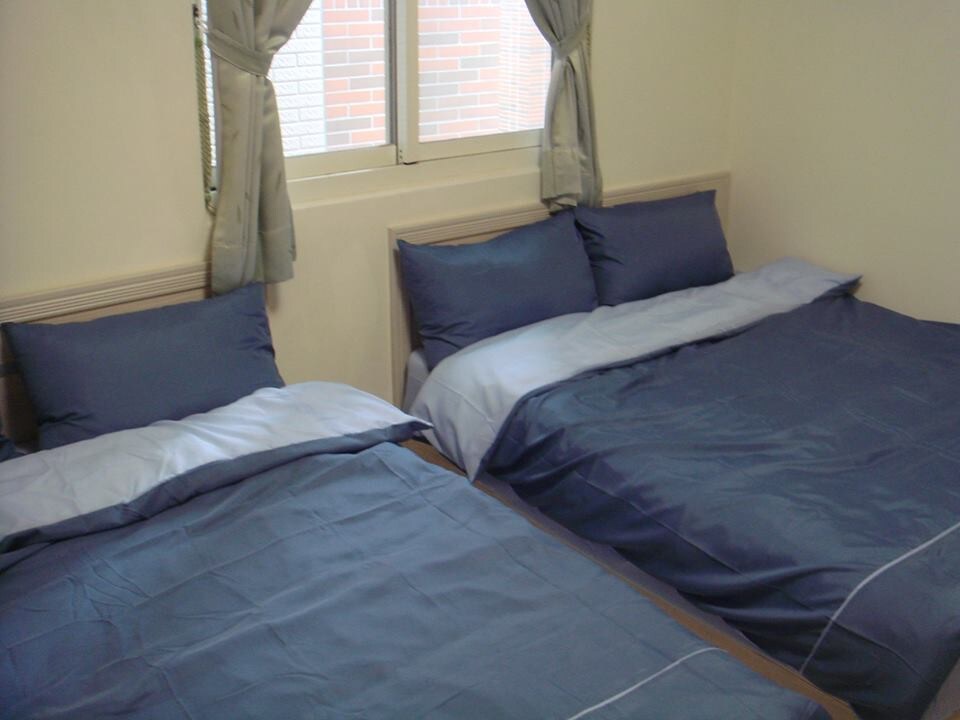 獨立空間全新設備兩大雙人床,獨立空調42吋LED-TV全新寢具舒適清優