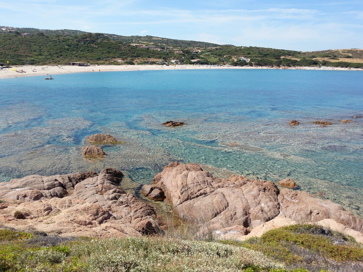 Isola Rossa距离海滩40米