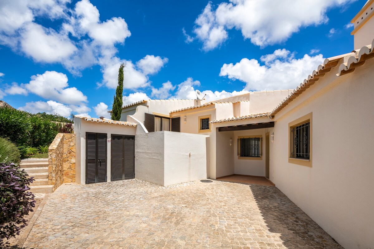 Nº58 Golfe Santo Antonio - Traditional 4 bedroom v