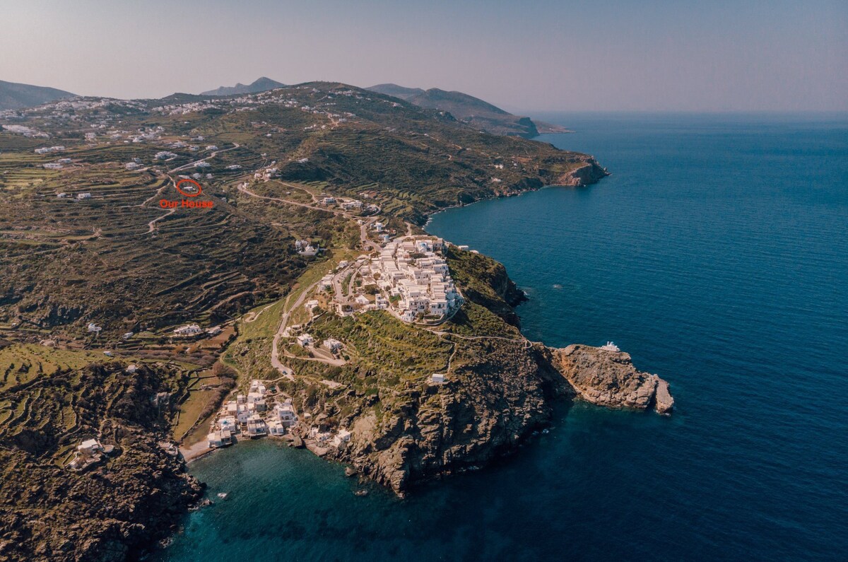 Cycladic Villa Overlooking the Aegean Sea