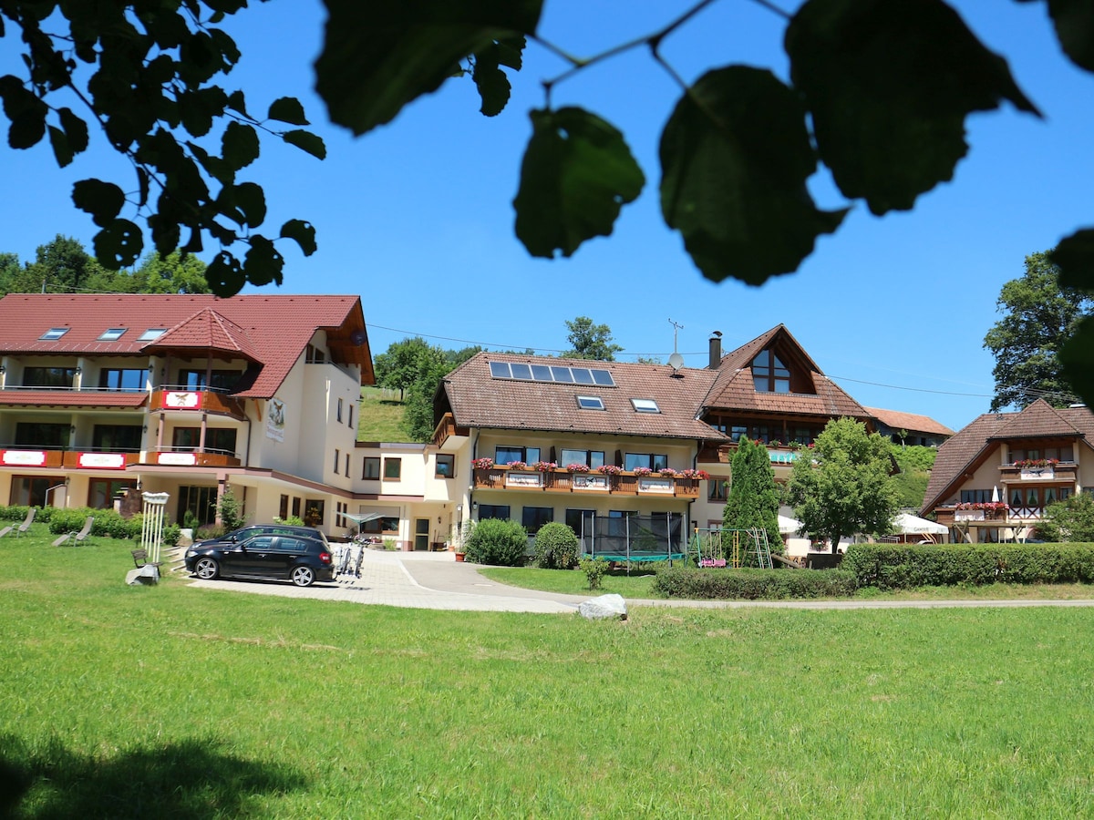 Landgasthof Adler-Pelzmühle, (Elzach/Biederbach), Ferienwohnung Heustock im Gästehaus, 78qm, 2 Schlafzimmer