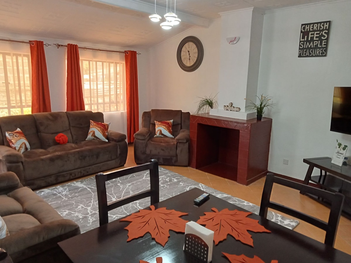 A cozy 3bedroom will ample parking in town