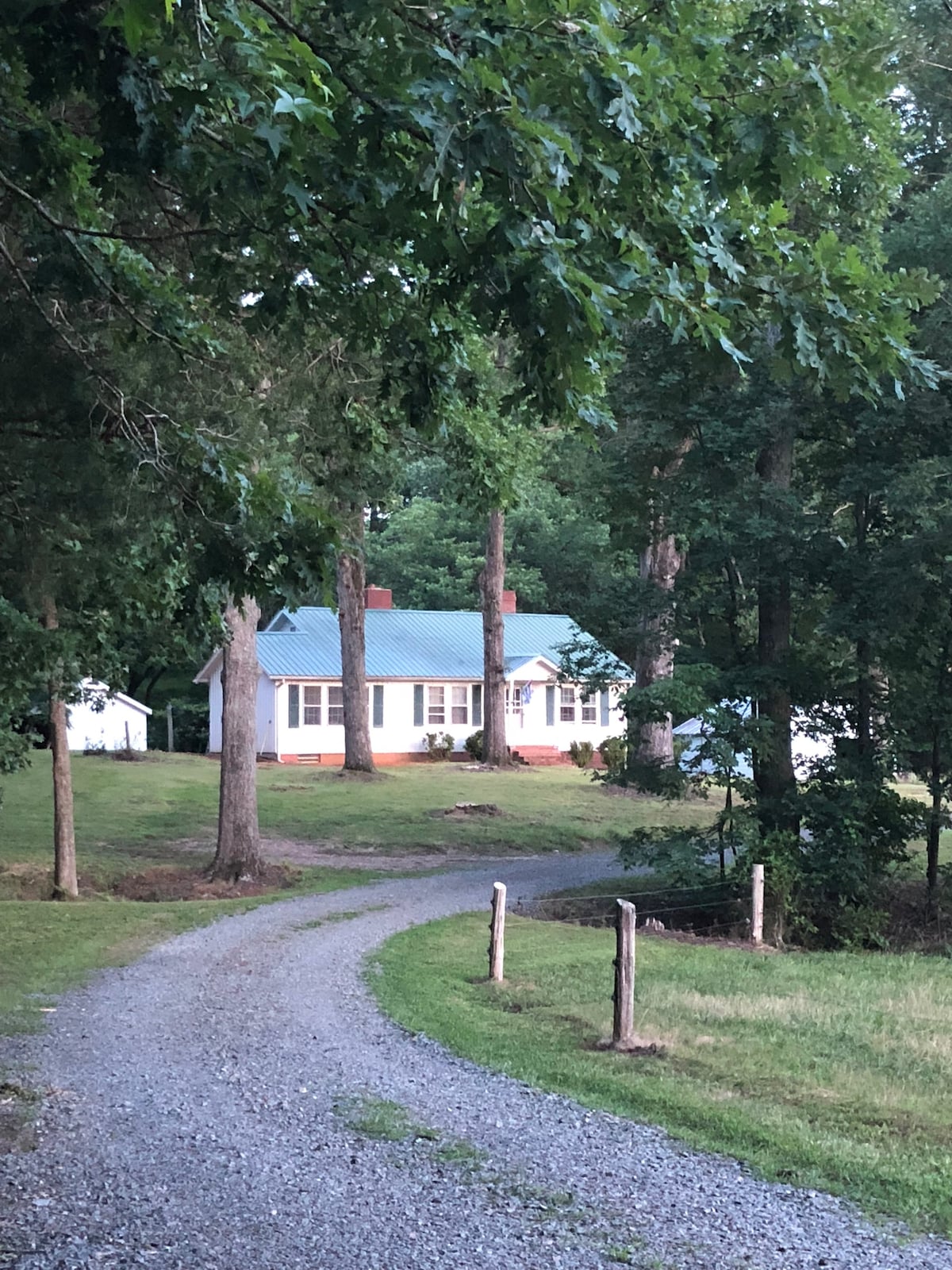 Fine Family Farm （优质家庭农场）的宁静农舍（ Peaceful Acres Farmhouse