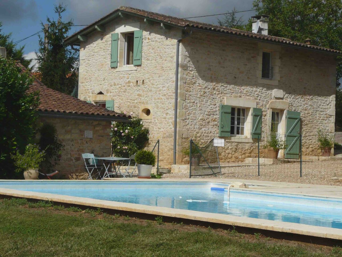 Maison au cœur du Périgord vert, piscine privée