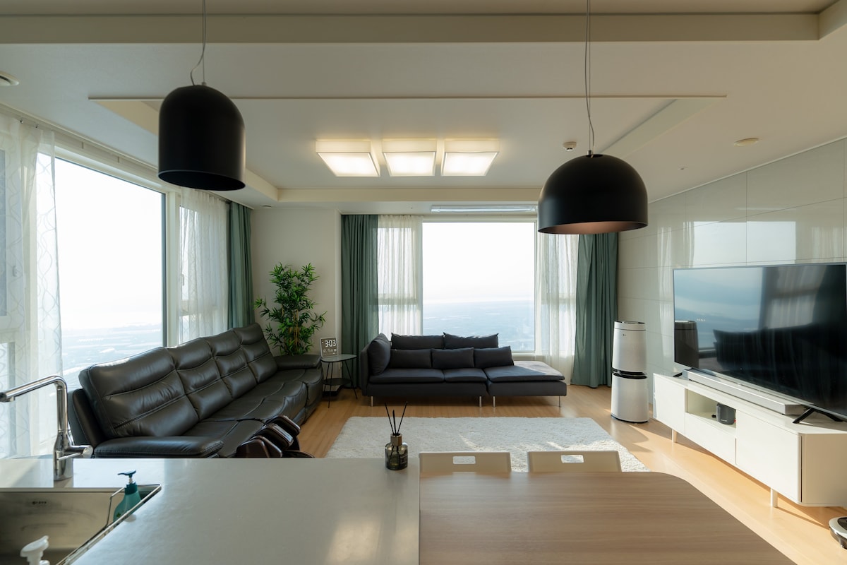 56th Floor Sky Lounge Apartment by the Han River