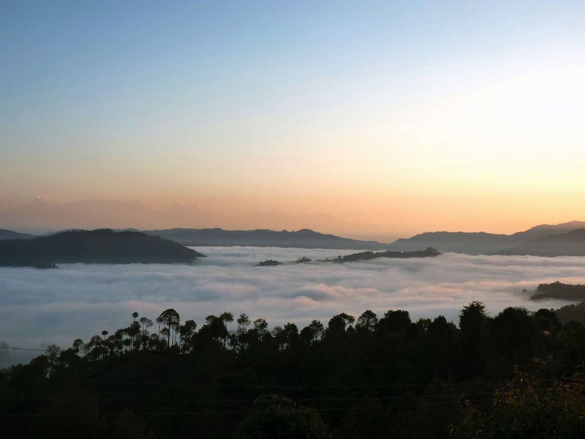 Vidyuns Hide Out - The Up - Ranikhet Almora山峰