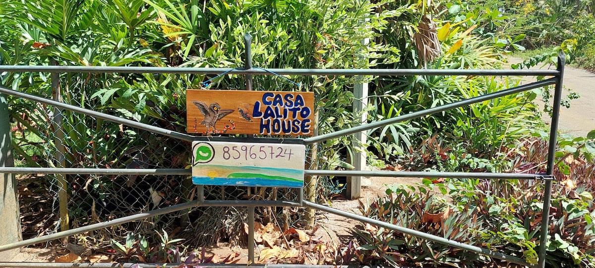 Casa LalitoHouse cabaña rustica frente al mar.