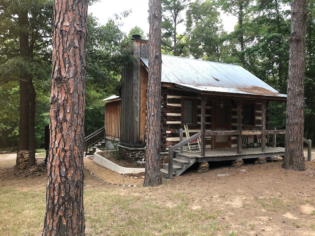 土狼溪小木屋，壁炉和自然步道