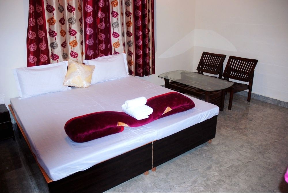 A stay With Mountain view, free supercool wifi, free parking, open terrace.