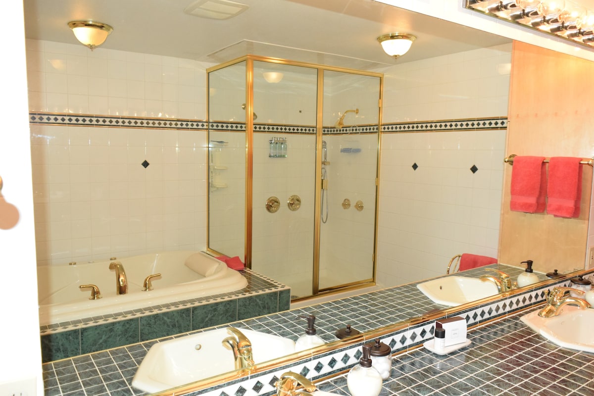 U-MED Spacious room w/ private bath
