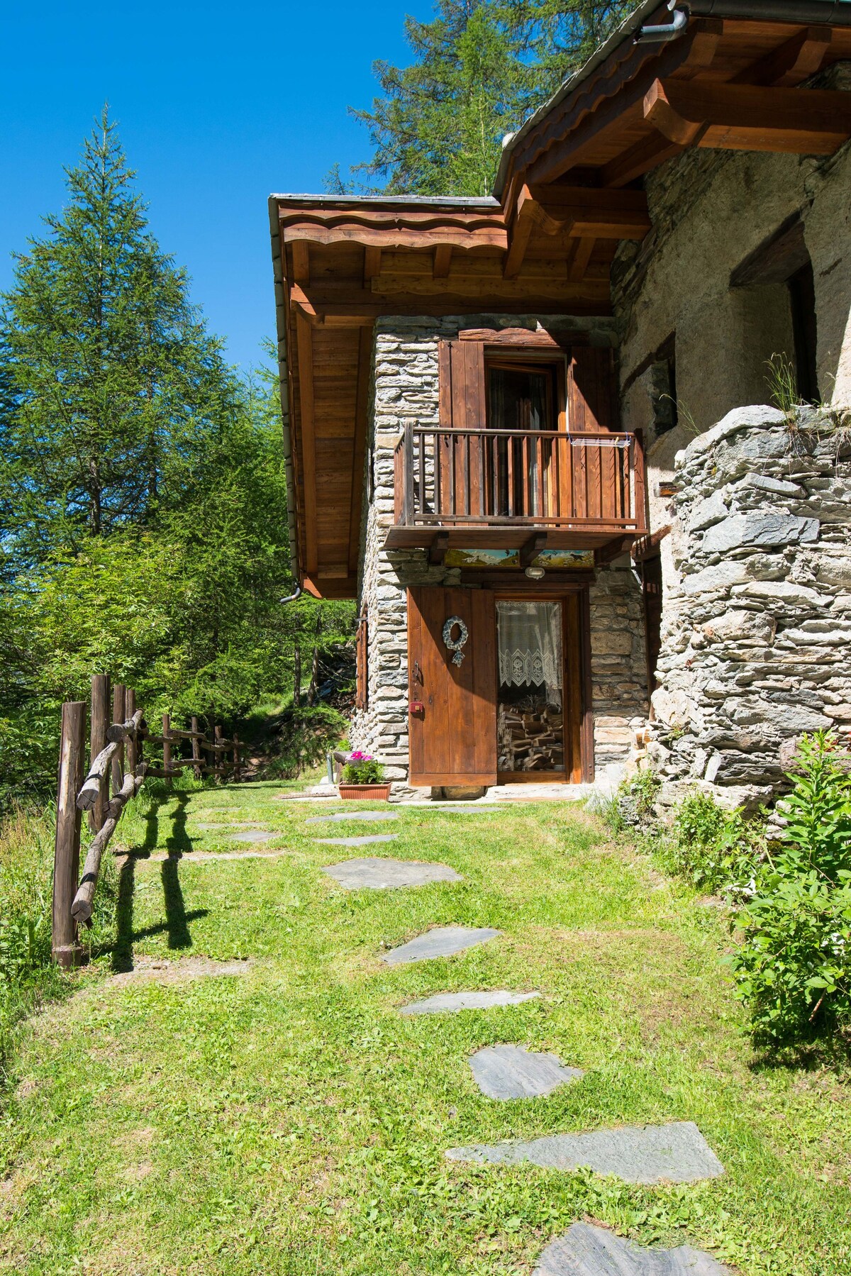 Courmayeur Mountain Hut - Val Sapin