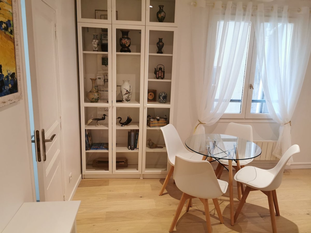 Charming Apartment in Hyper Center, 3 mins to RER