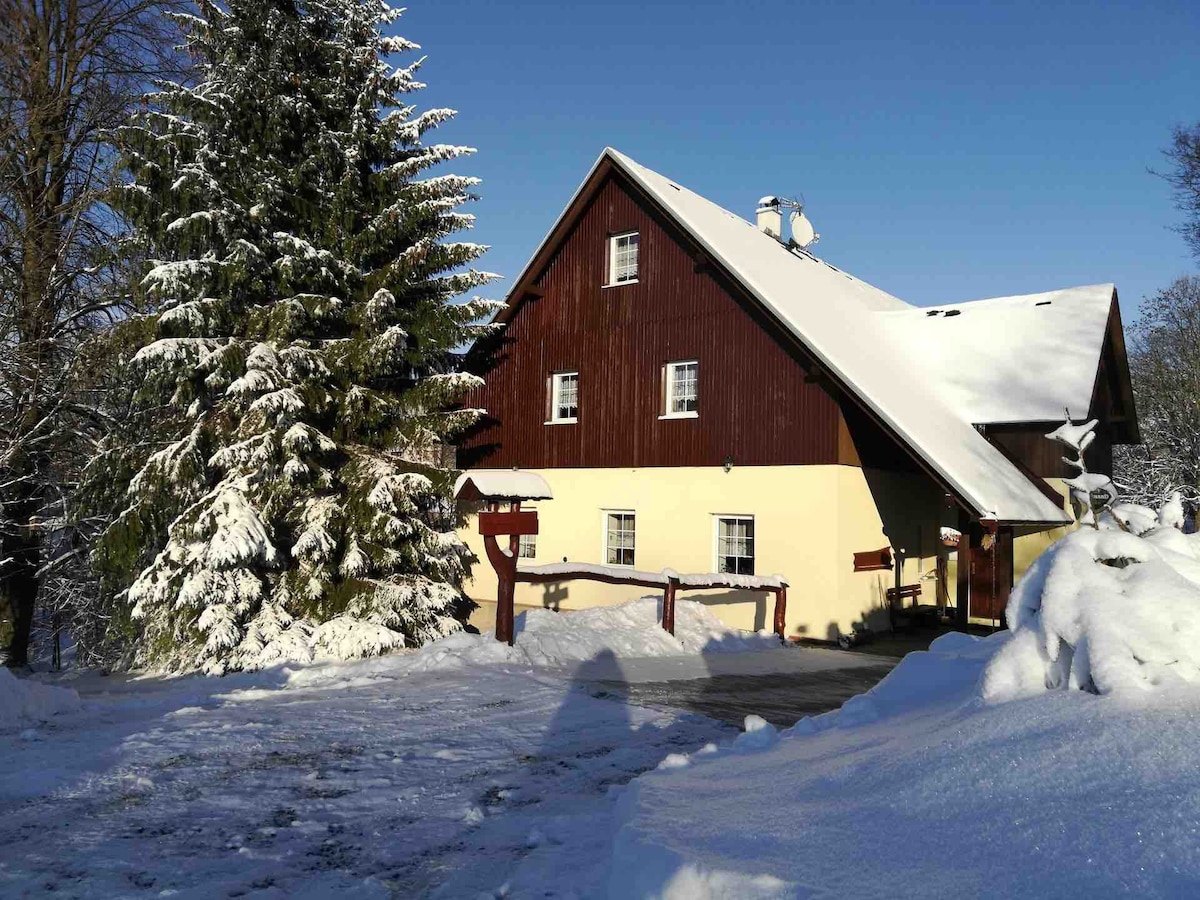 滑雪度假村的度假木屋。