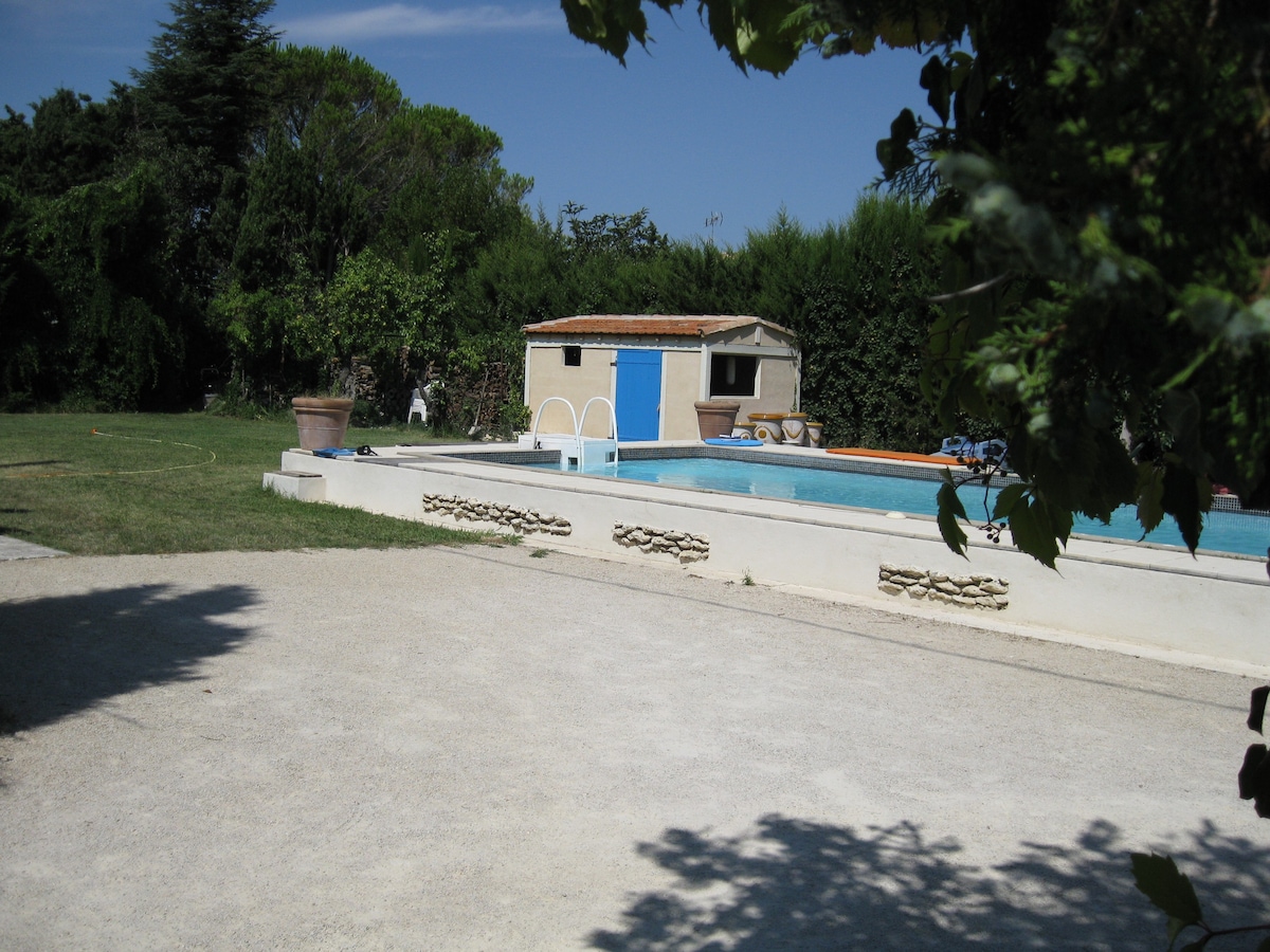 « Mazet » avec grande terrasse à Fontvieille