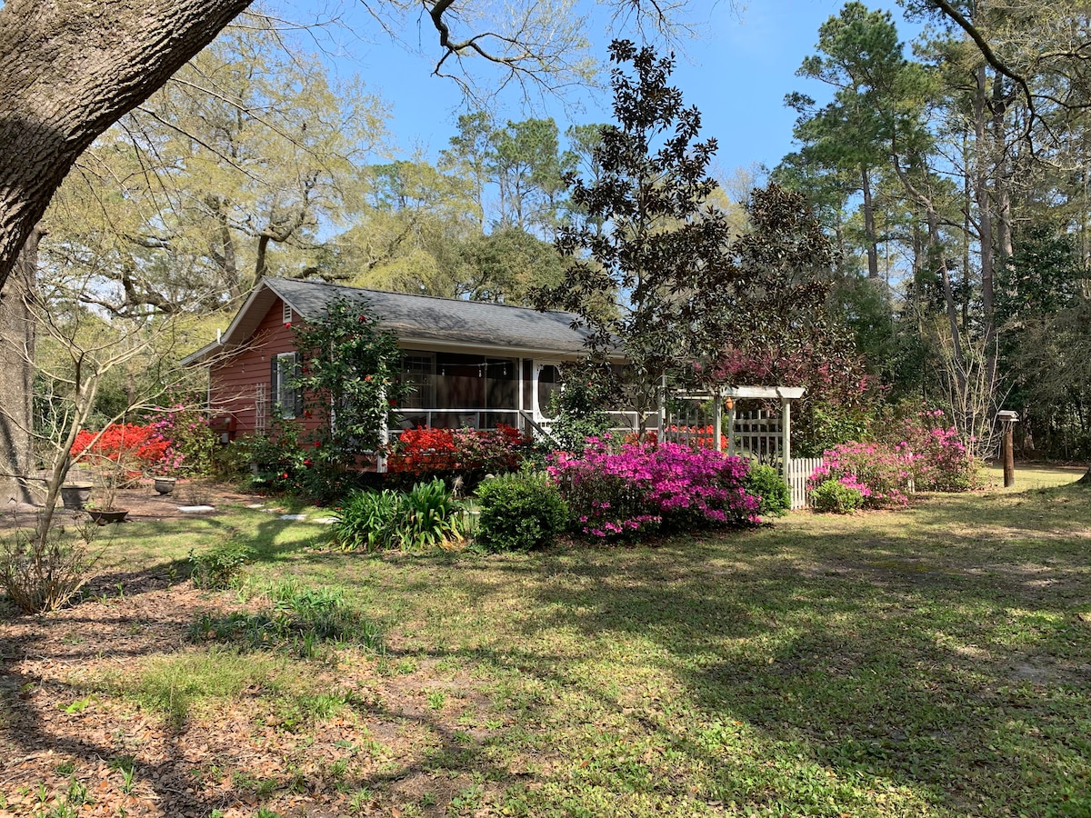 Cottage in the Oaks