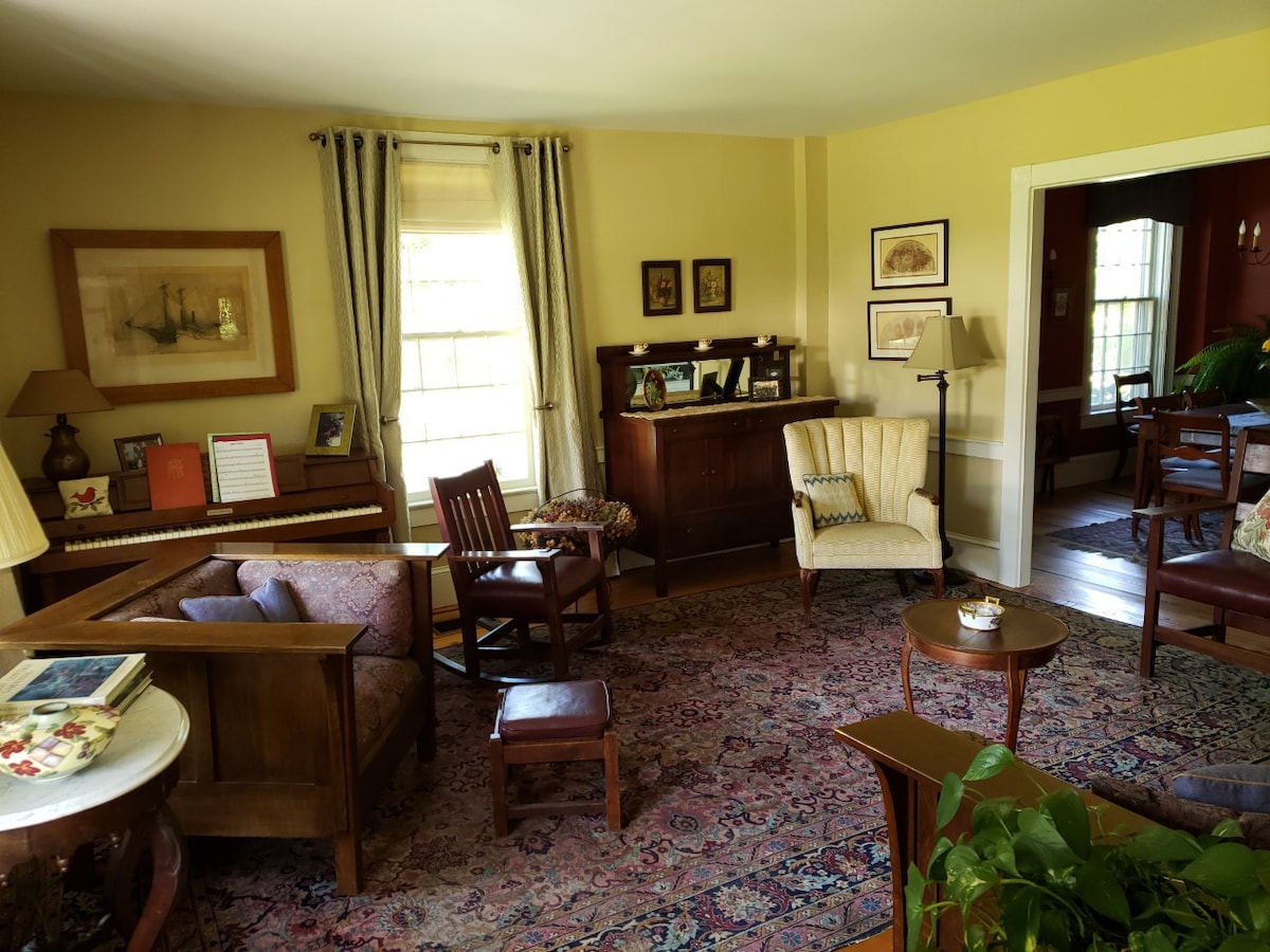 历史悠久的1804酒馆的客用套房，含早餐。