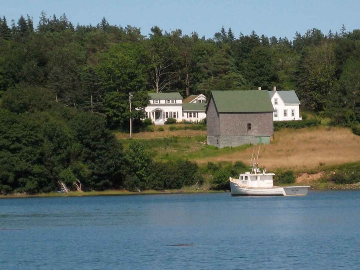 Cottage on the Cove