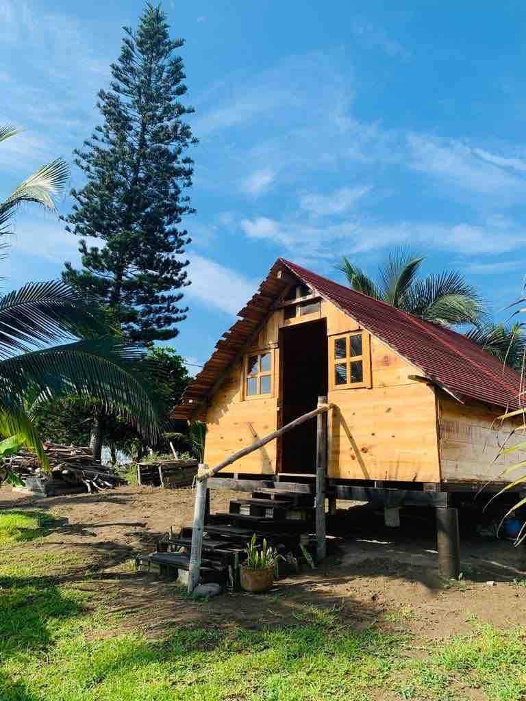 正宗的热带小木屋，可欣赏海景。