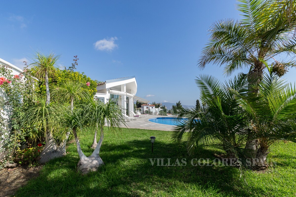 Villa Dorada with private heated pool