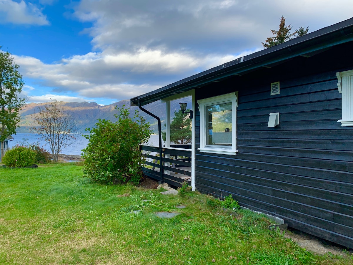 Hardangerfjord Cherry旁边的宽敞舒适小屋