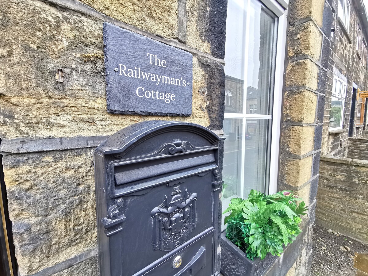 The Railwaysman's Cottage - private parking space.
