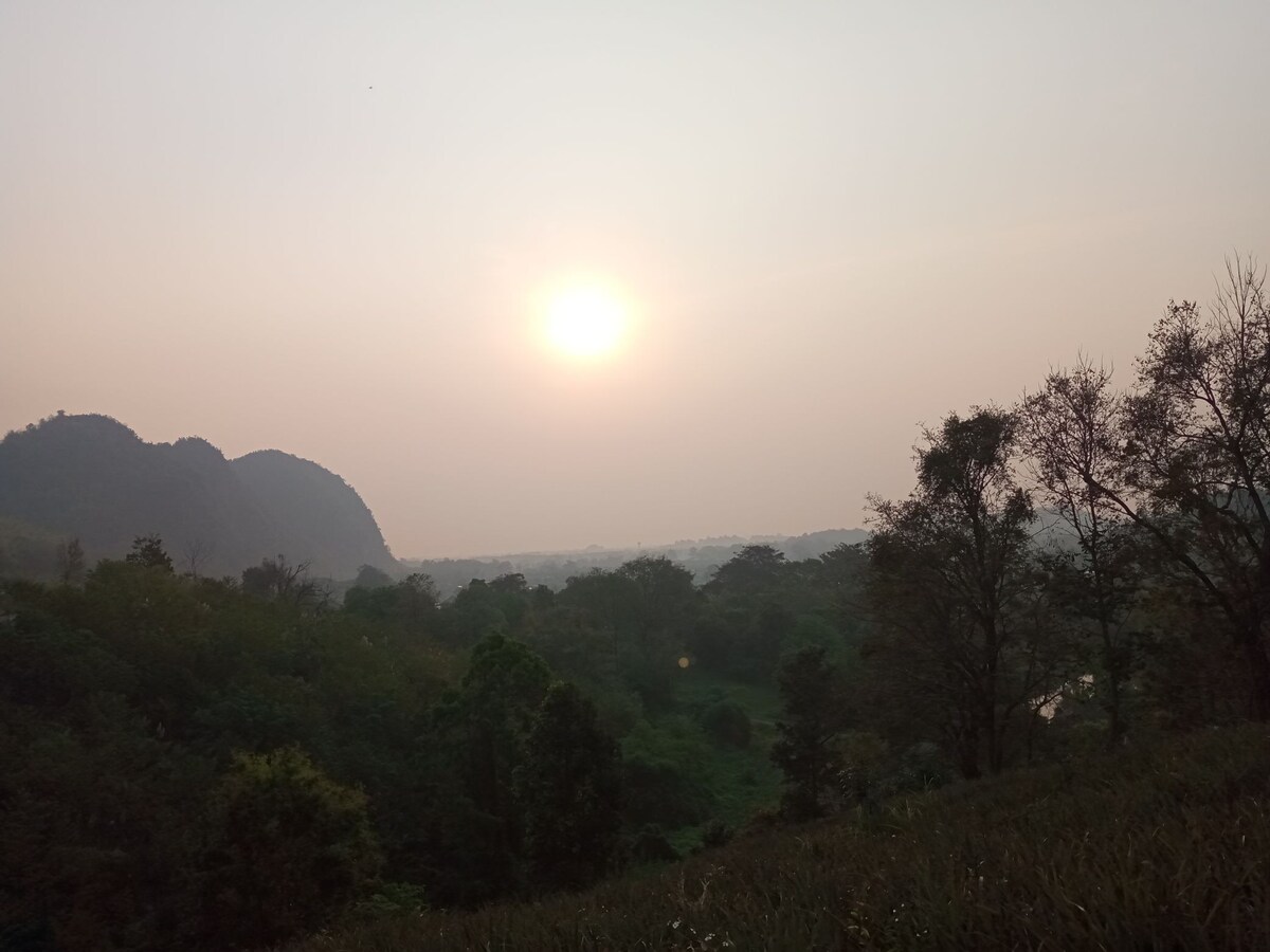 矿山， 2台空调， 1号房