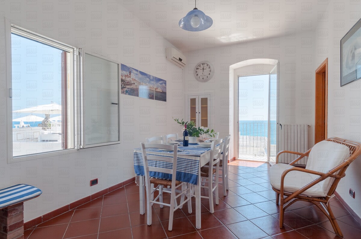 HelloApulia Authentic Seafront Apartment