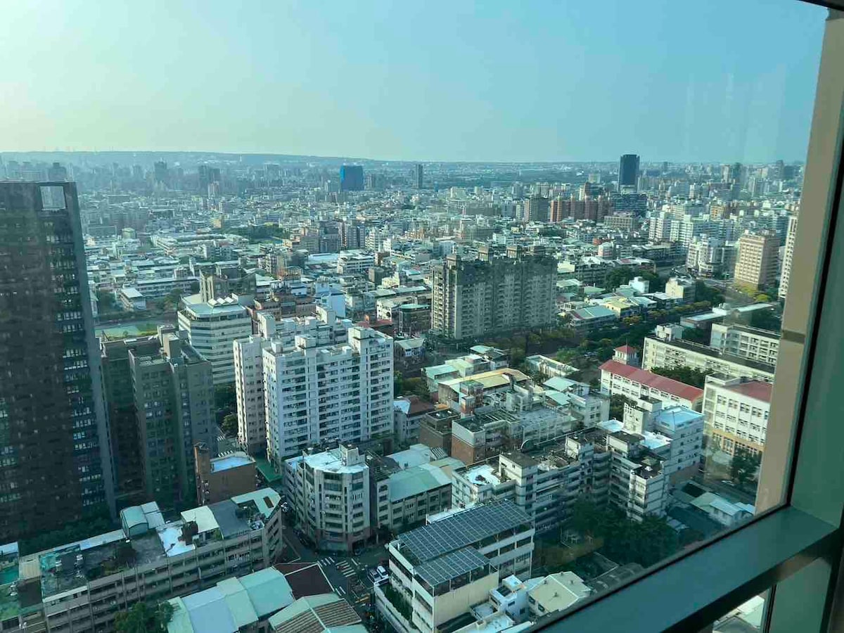 Hi-台中市核心區域，高樓百萬夜景, 近台中車站、宮原眼科、第二市場、審計新村、一中商圈、逢甲夜市