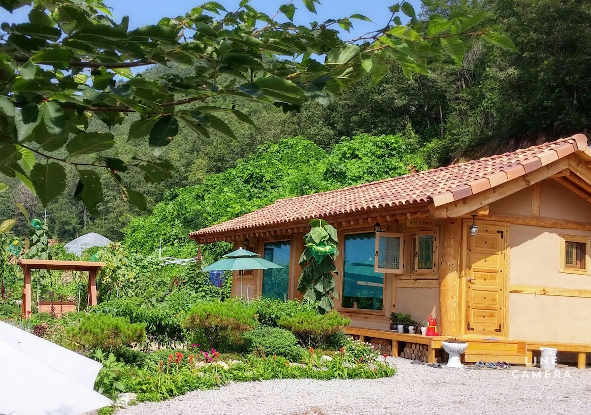 Yeongwol Earth House Pension (Grass Leaf Sound 2)