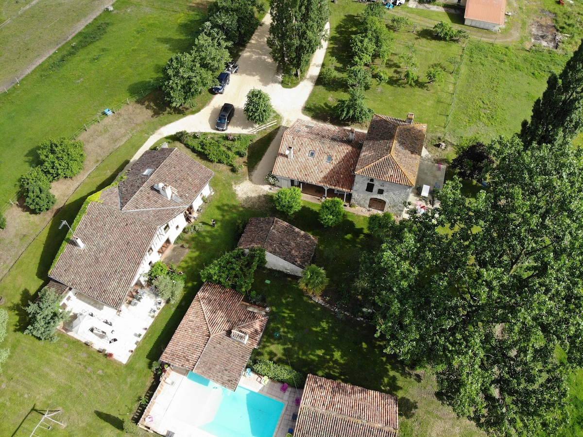 Grand gîte  11 personnes dans un écrin de verdure