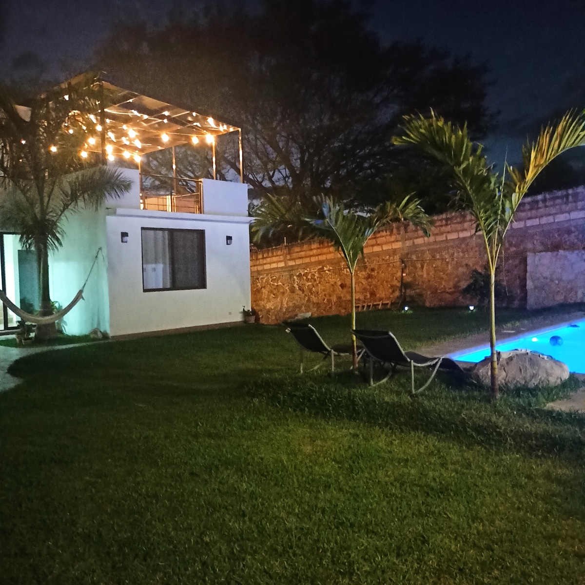 Teques带泳池和私人花园