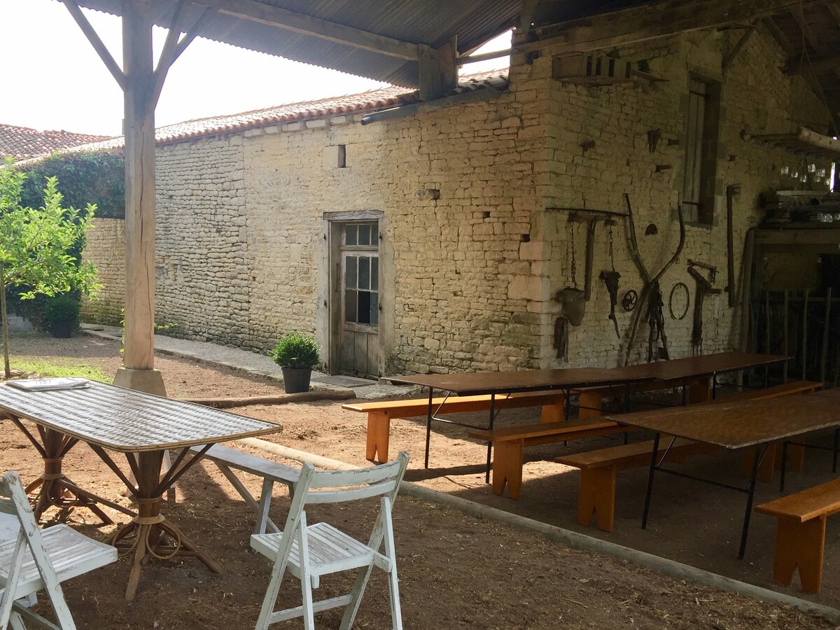 法式农舍，位于法国西南地区的乡村村庄。