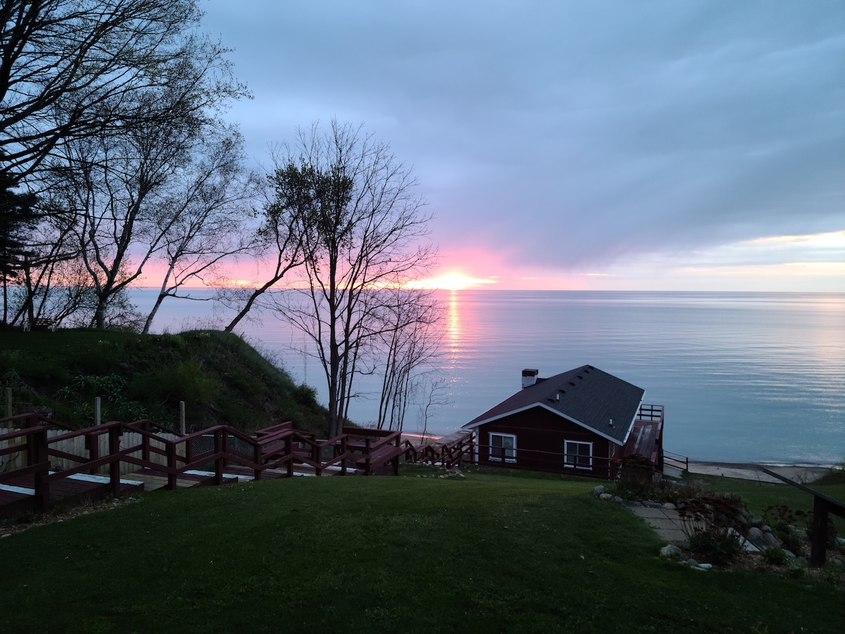 休伦湖（ Lake Huron ）上的迷人海滩别墅（ B ）