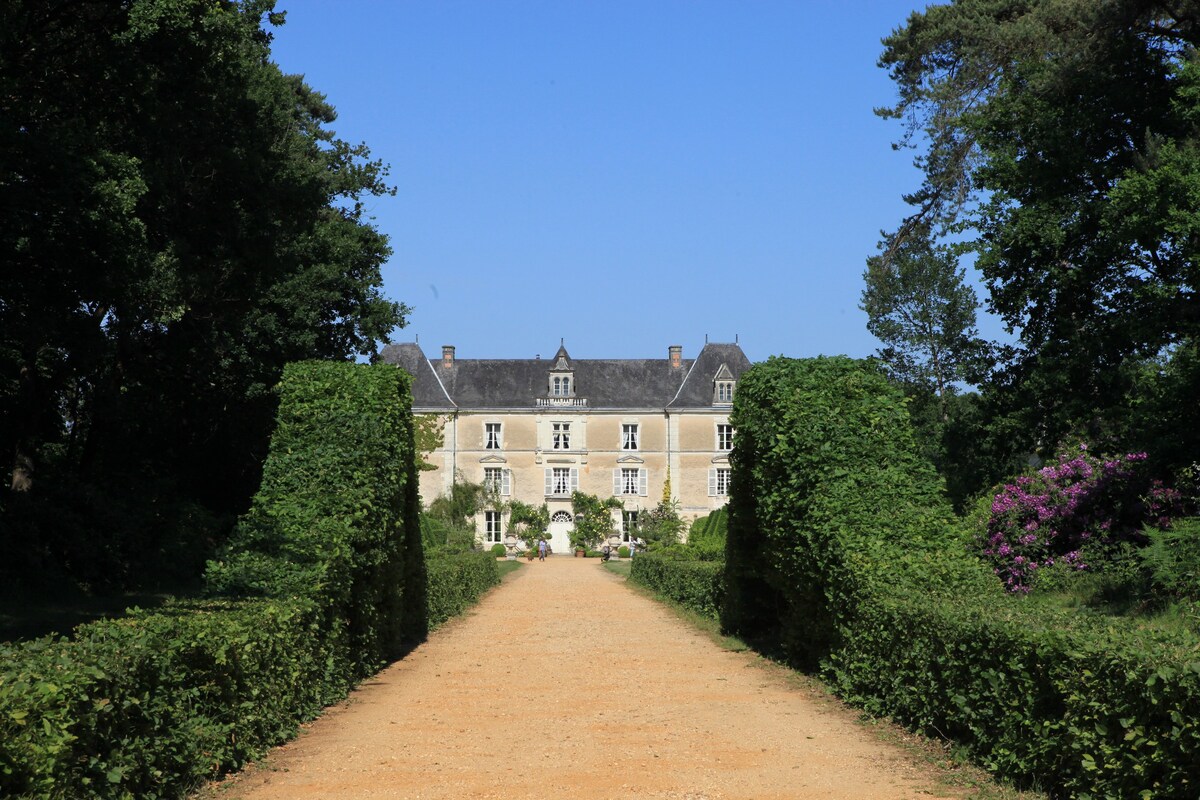 B&B Camp du Drap d'or at the Castle